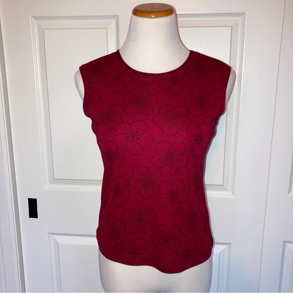 Petite Sophisticate Sleeveless Top P Floral Beaded
